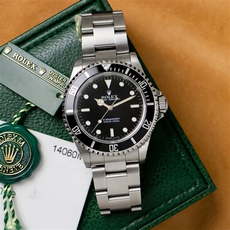 rolex submariner 40mm thickness|rolex submariner 14060 vs 14060m.